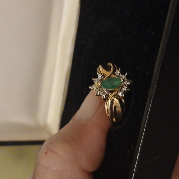 14K Marquise cut Emerald and diamond ring. Size 8 - Picture 10 of 13